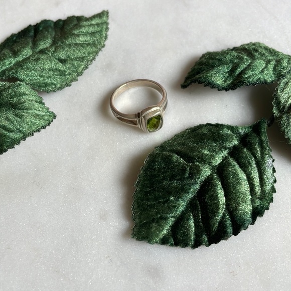 Bask | Silver Faceted Peridot Ring | 7 - Picture 14 of 14